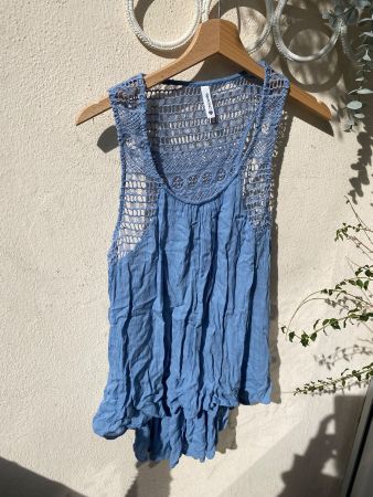 Chemise en crochet bleu clair taille M bon état
