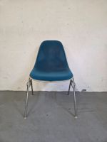 6.) Eames / Vitra chair / Polster ist in einem guten Zustand