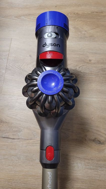 Dyson V8 Motorhead - Akkustaubsauger | Kaufen auf Ricardo