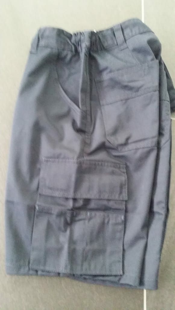 Pantaloni: Arbeits-Shorts Gr 44 Blau( Neu) – Nuovo e nell'imballaggio originale da Bischofszell venduto da badza72 2