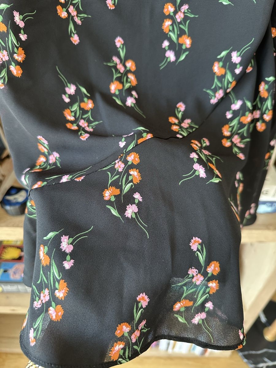 Gonne: Jupe noir fleurs 38 – Nuovo (secondo la descrizione) da La Croix (Lutry) venduto da secondhandZara 1