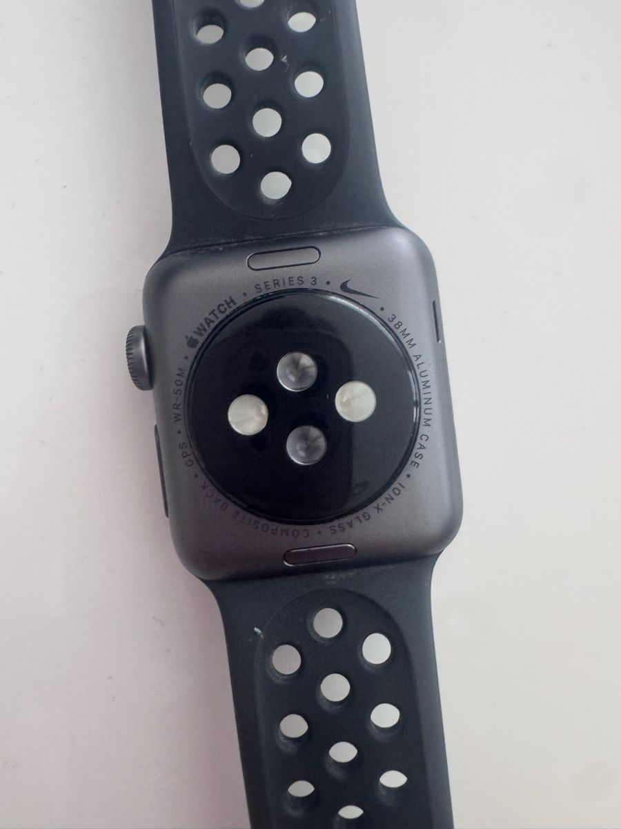 Apple Smartwatch: Apple Watch Series 3 Nike, 38mm – Usato da Uzwil venduto da pas_ffq8 3