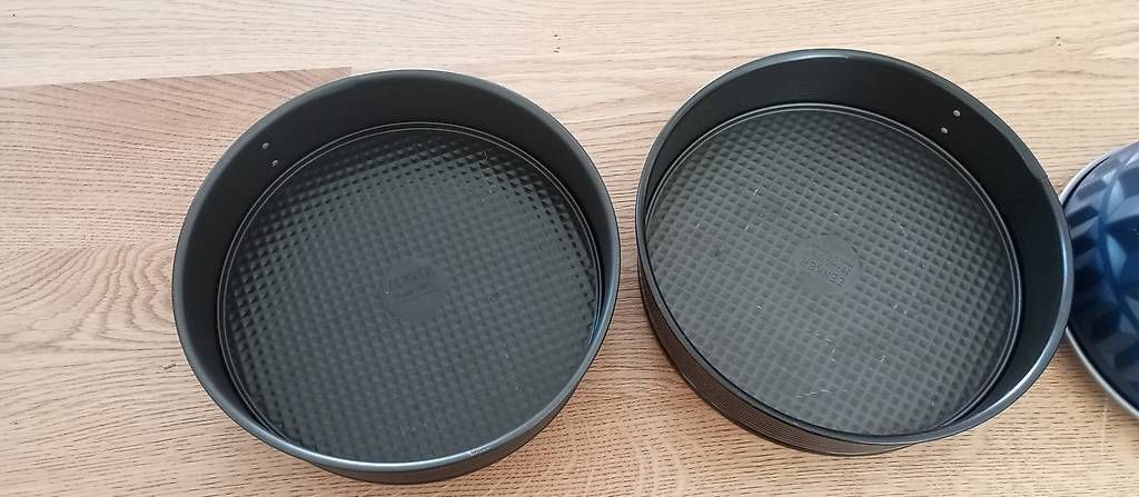 Kaiser Teglie da forno: Kaiser Springform Inspiration 24 cm, Schwarz – Usato da Schlieren venduto da cas_yw5s