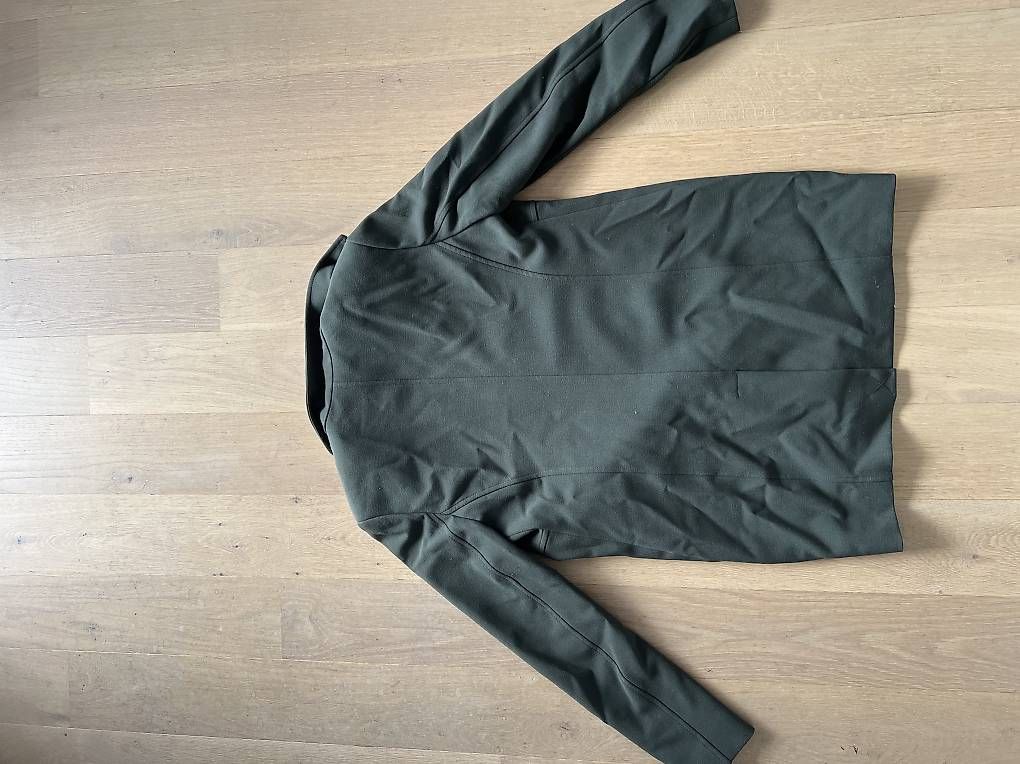 Cappotti: Grüne Manteljacke – Usato da Birsfelden venduto da Birsfelden_giveaway 2