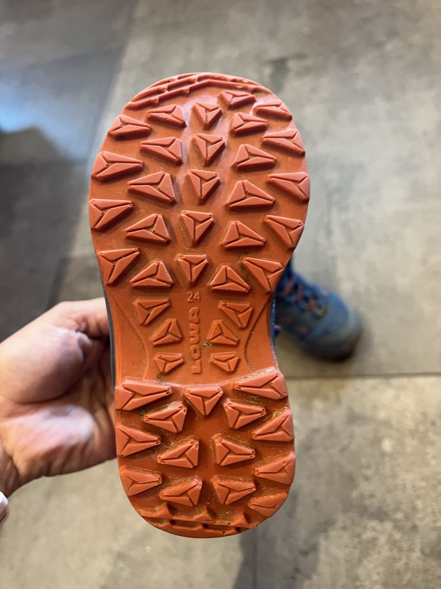 Lowa Scarpe per ragazzi: Lowa gr 24 – Usato da Wasen im Emmental venduto da sigeschuetz 1
