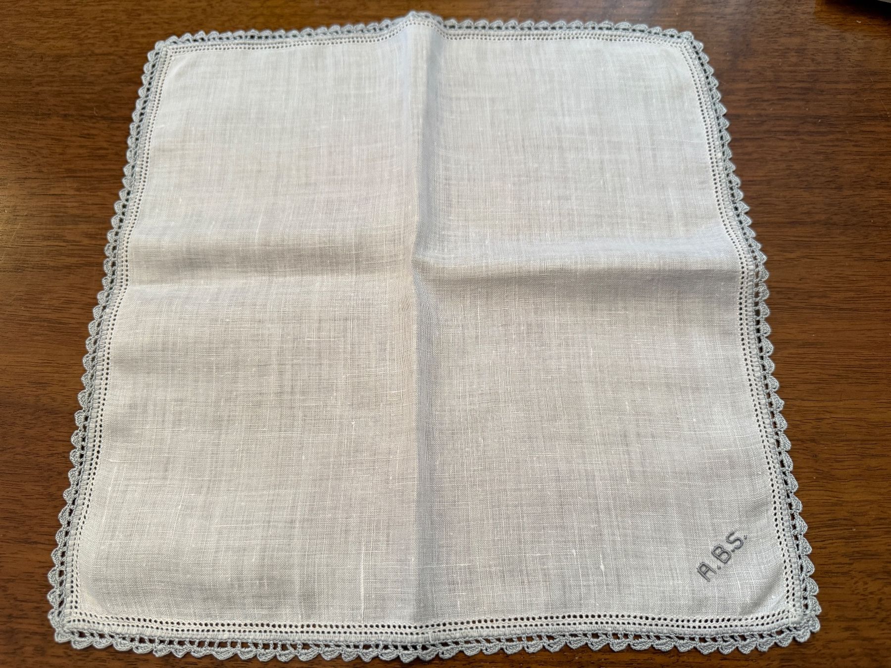Sonstige Kleidung & Accessoires: Taschentuch mit Spitze Monogramm A.B.S. gebraucht – Gebraucht aus Erstfeld von Mario_boe0