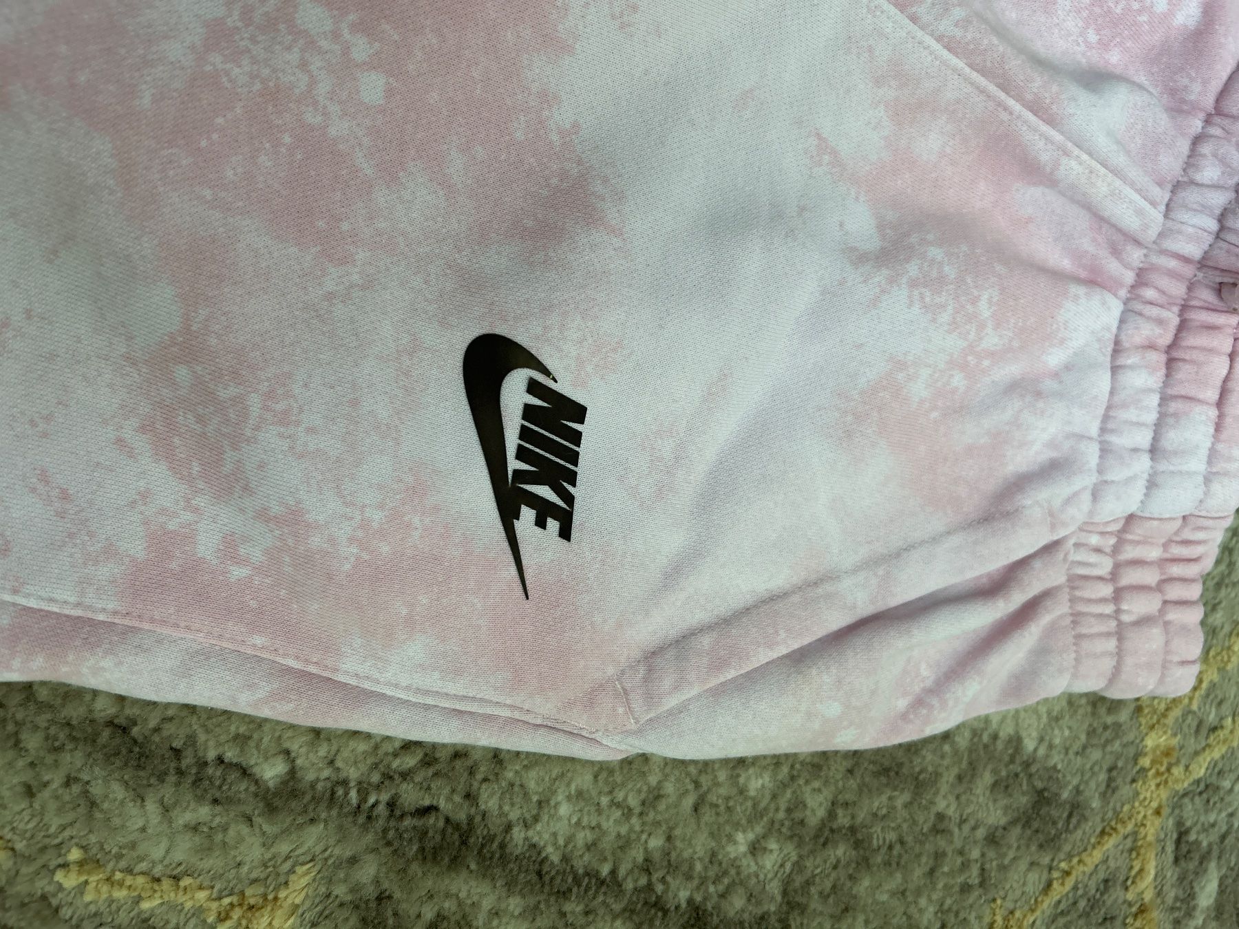 Nike Pantaloni: Nike kurze Hose Gr.128/137 – Usato da Füllinsdorf venduto da silberstern110 1