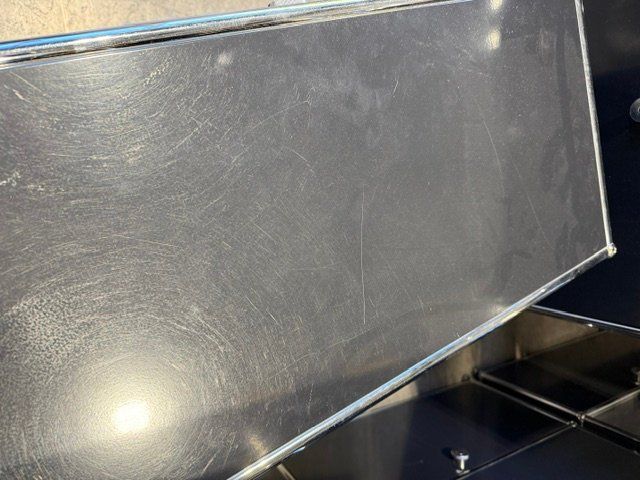 USM Cassettiere: USM Sideboard, alte Generation, schwarz, gebraucht – Usato da Lenzburg venduto da Buerokonz 3