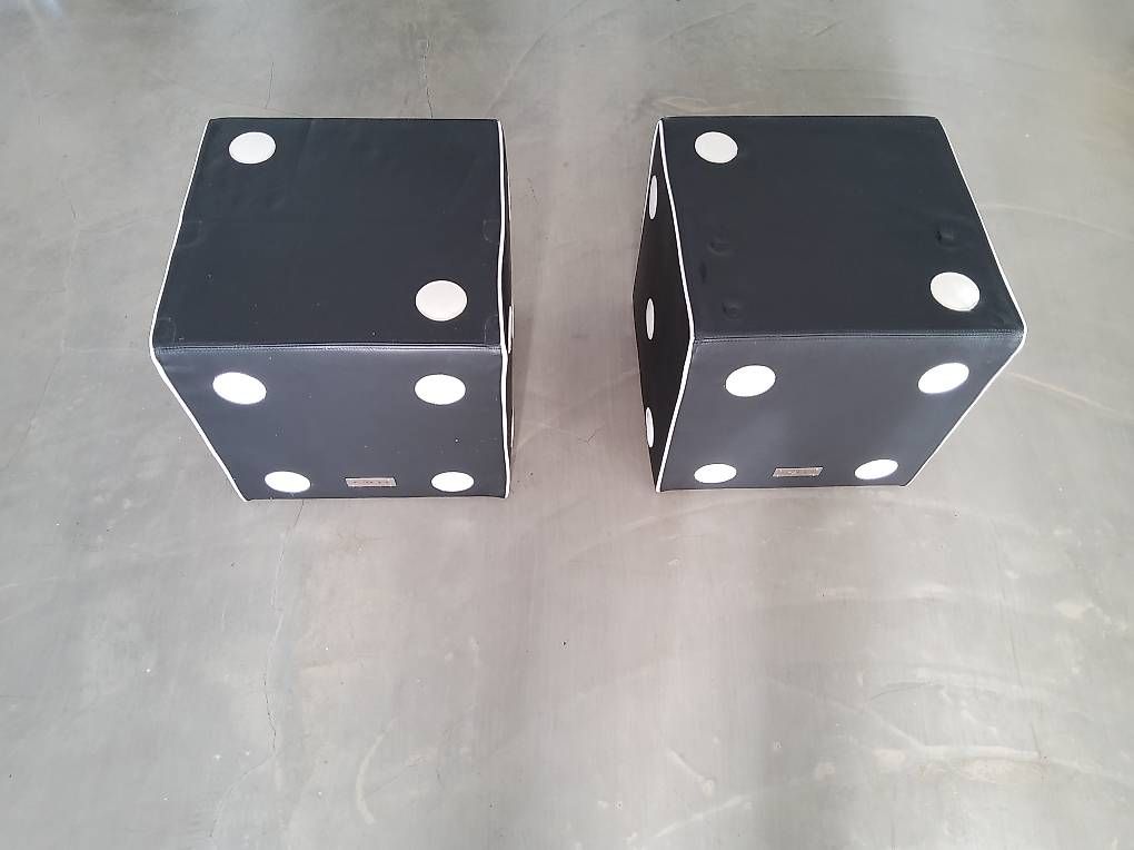 Sgabelli: 2  CUBI POUF – Usato da Muralto venduto da mal5392 1