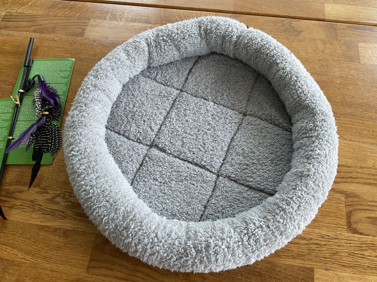 Giocattoli: Katzenspielzeug, Katzenbett – Nuovo (secondo la descrizione) da Unterägeri venduto da Sukal 1
