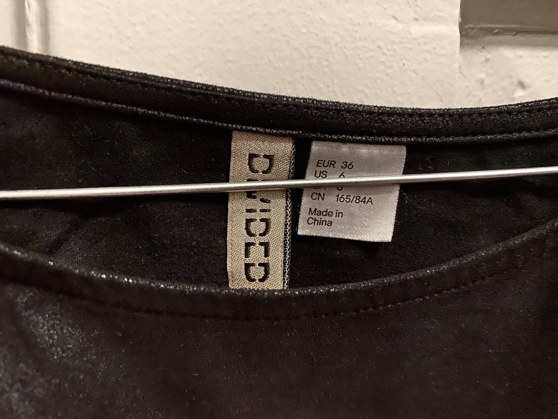 H&M Top: H&M Top Schwarz – Usato da Zürich venduto da transparentemente 2