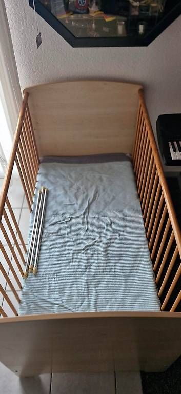 Lits: Kinderbett zu verkaufen – D'occasion à Tentlingen par Schieri1