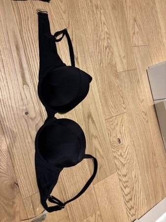 Victoria's Secret Black swimming top, 34DD - New