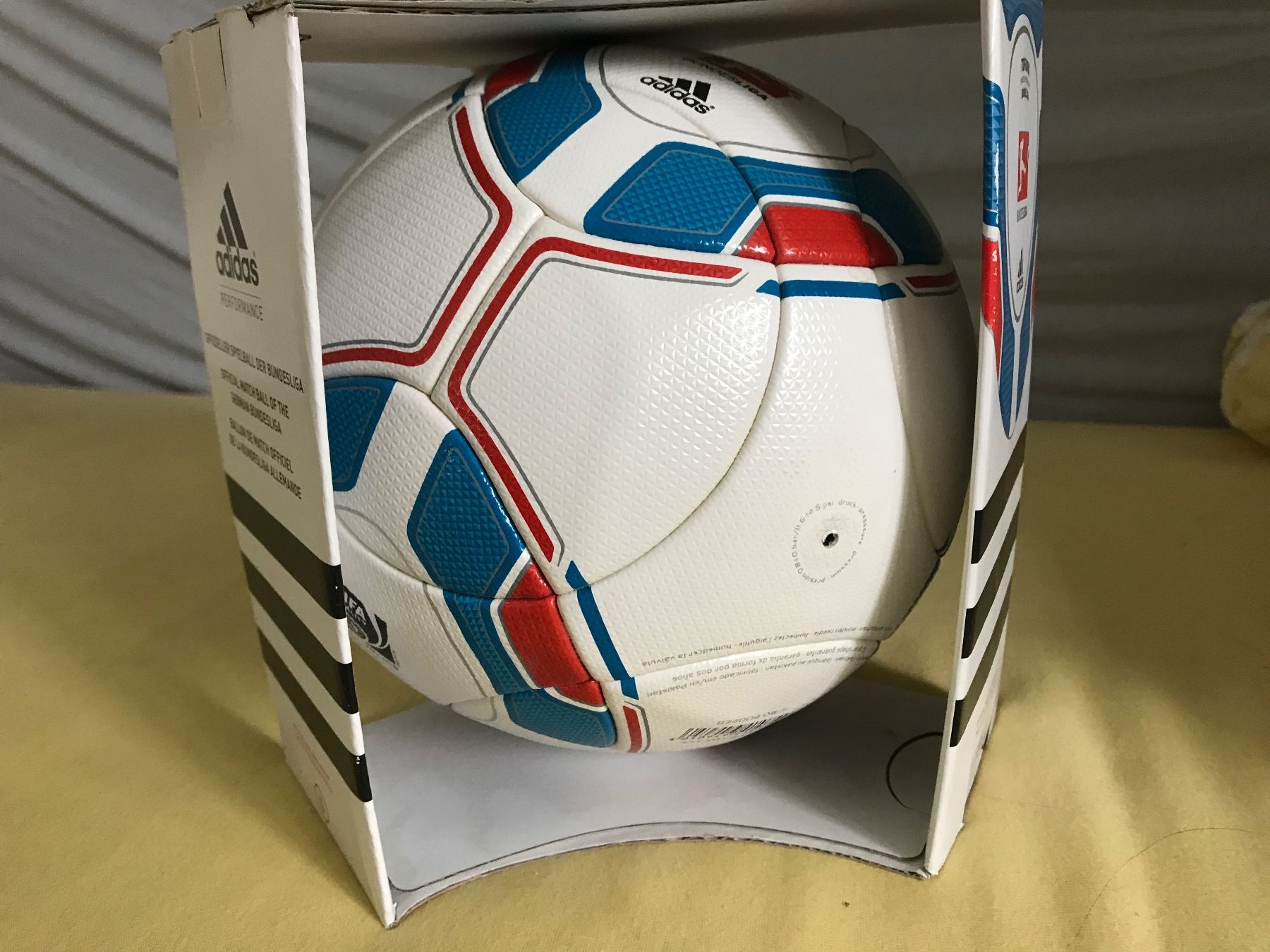 Adidas Palloni: Adidas Matchball, Torfabrik, defekt. – Nuovo e nell'imballaggio originale da Glis venduto da 1Hector1 3