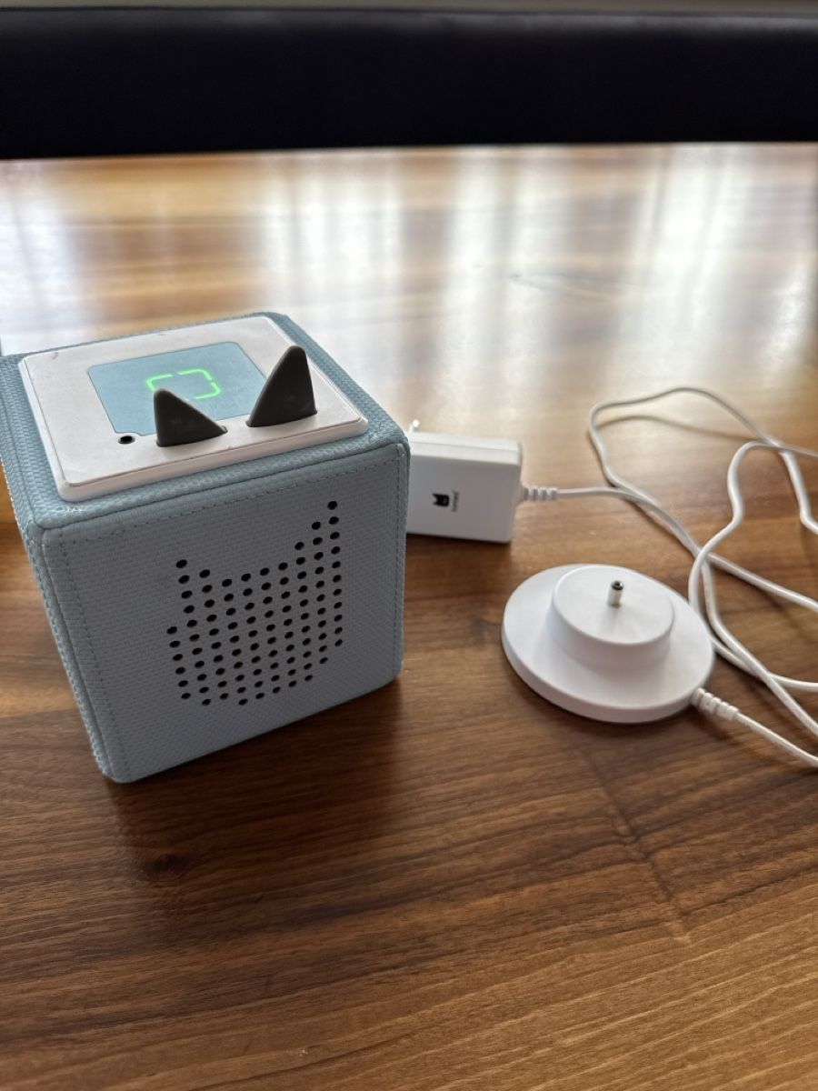 Tonies Jouets: Toniebox mit Ladestation hellblau – D'occasion à Hinteregg par mar_dt9n