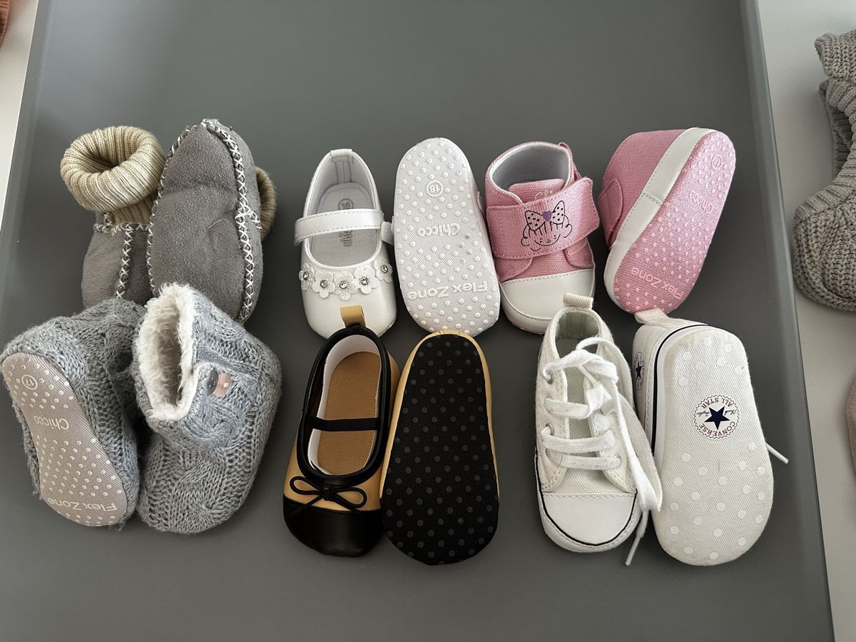 Scarpe per ragazze: Mädchenschuhe 10 Stück Größe 17-18 gemischt – Nuovo (secondo la descrizione) da Zürich venduto da gio_9rnr