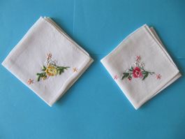 2 Alte Taschentücher mit Blumenstickereien #R4