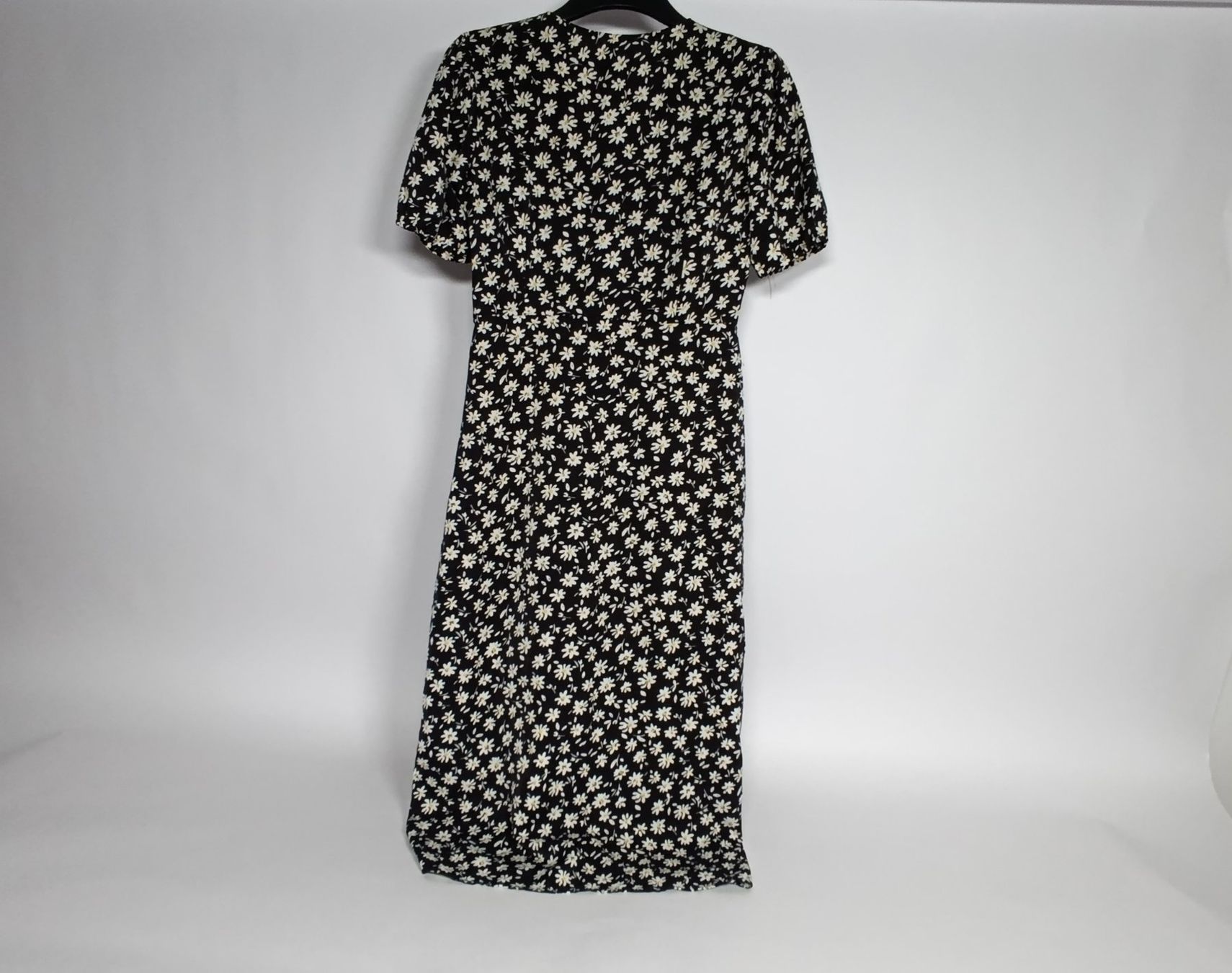 Shein Robes: Robe noire à fleurs taille S-M – D'occasion à Thielle par Plusvalue_Neuchatel 1
