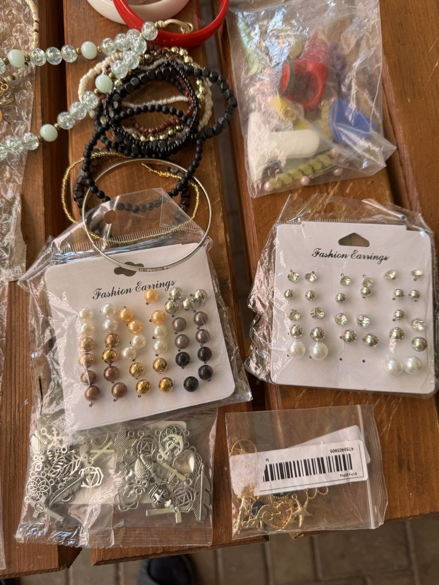 Sonstiger Schmuck: Modeschmuck Konvolut: Ketten, Ohrringe, Ringe, Armbänder – Gebraucht aus Würenlos von Fejzo1987 9