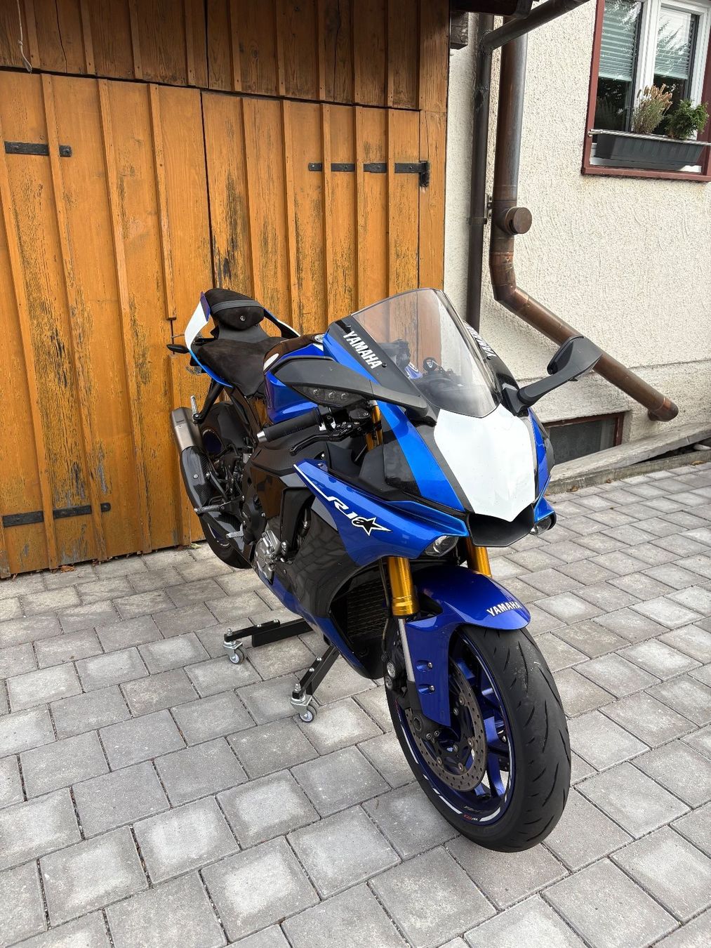 Yamaha Route: Yamaha R1 2016 + Zentralständer – D'occasion à Schaffhausen par T.h.e.o 7