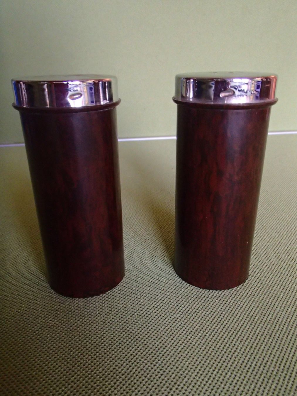 Behälter & Ähnliches: 2 Vintage Bakelit Behälter – Gebraucht aus Schöfflisdorf von pullux