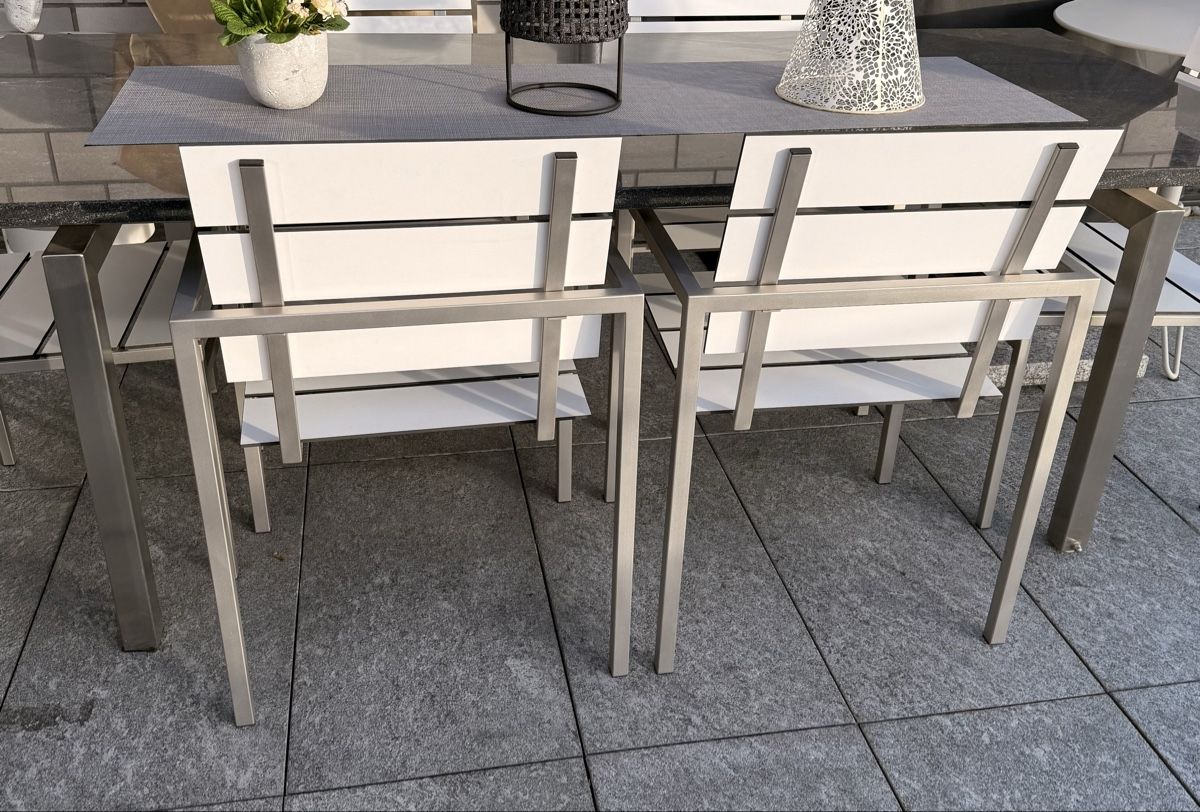 Stühle: 4 Gartenstühle, robust und wetterfest – Gebraucht aus Worb von Soben 5