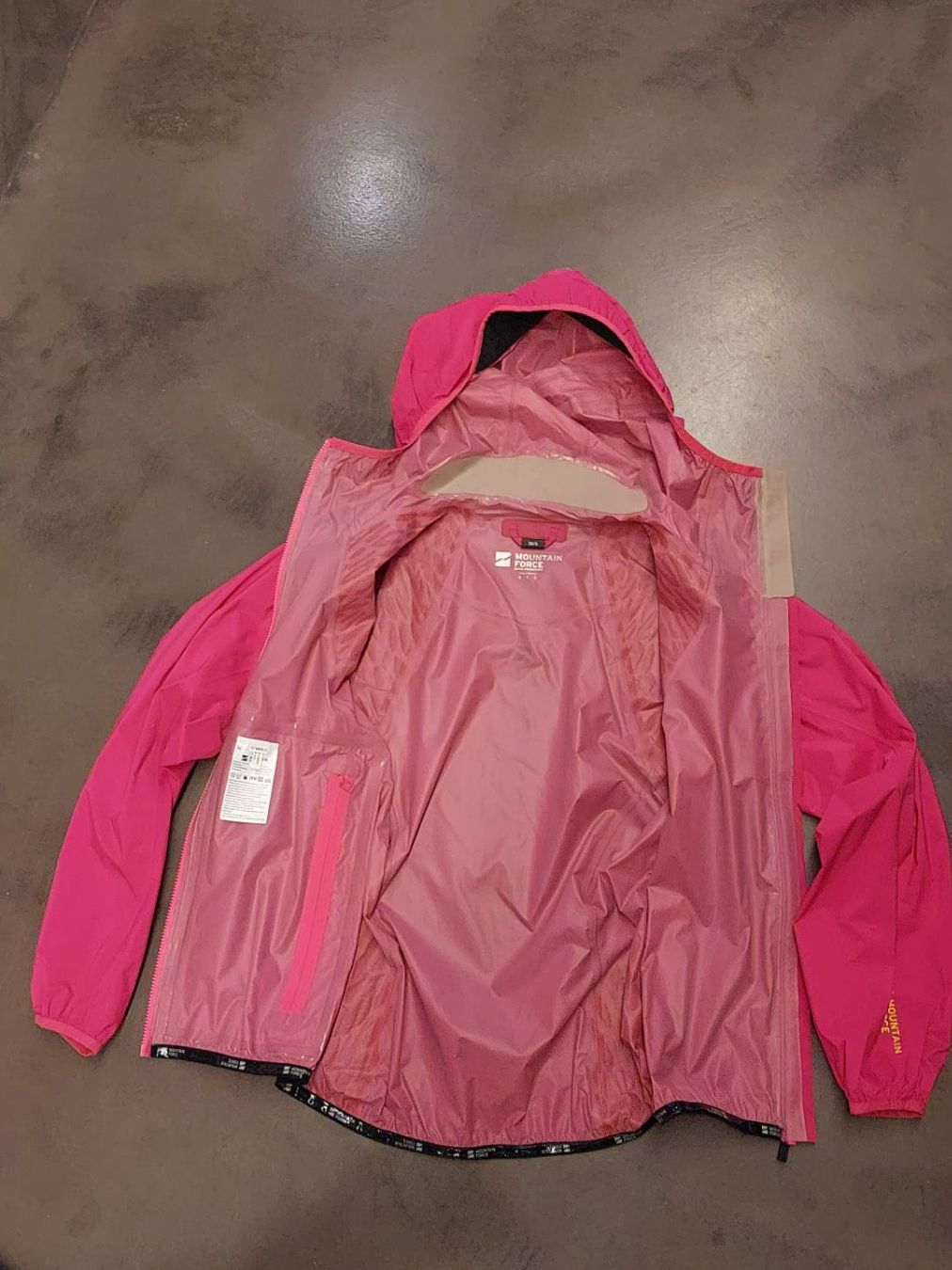 Mountain Force Jacken: dünne, leichte, wasserdichte Jacke Mountain Force Gr. 36 – Gebraucht aus Buttisholz von Yreg 1