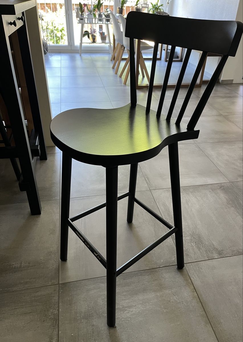 Ikea Set di tavolo e panche: Bar table & 4 stools set, black, excellent condition. 55 – Usato da Bözberg venduto da Vally_Free 3