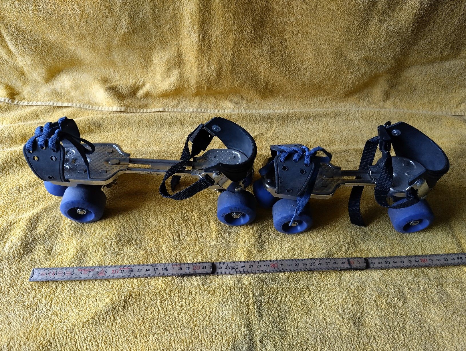 Pattini in linea & Pattini a rotelle: Retro Rollschuhe für Kinder – Usato da Uetendorf venduto da hof_2rmq 3