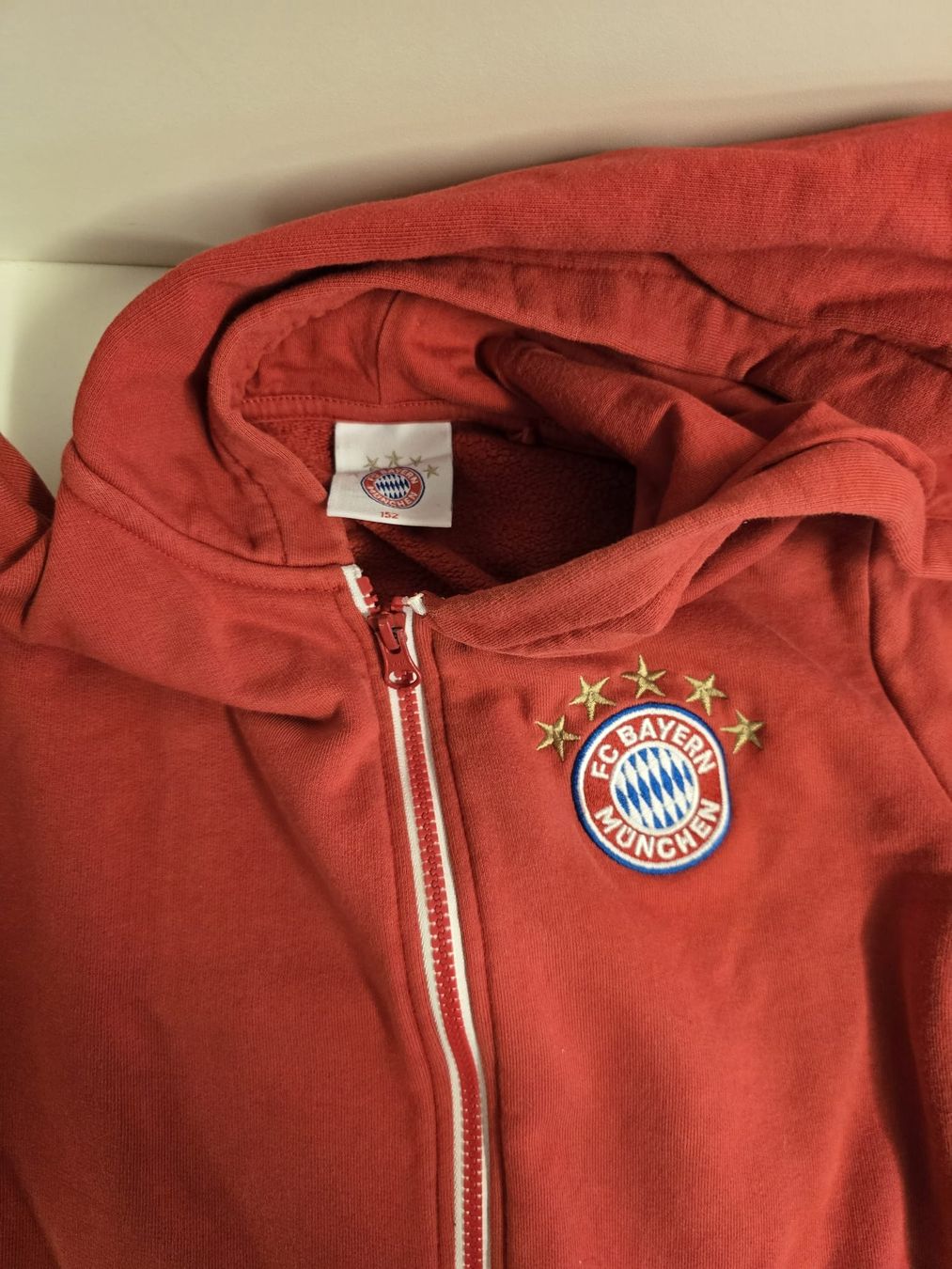 Maglioni & Felpe: Bayern München  Pullover Kids – Usato da Tuggen venduto da Santasbag 1