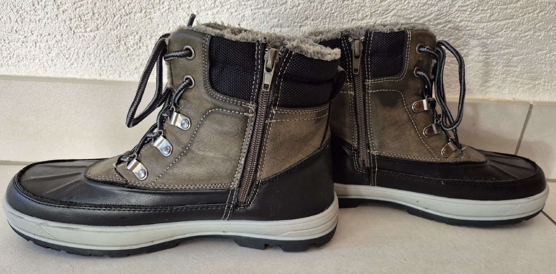 Schuhe für Jungen: Bottines neige pointure 39 – Neu (gemäss Beschreibung) aus Vouvry von Arwenne 2