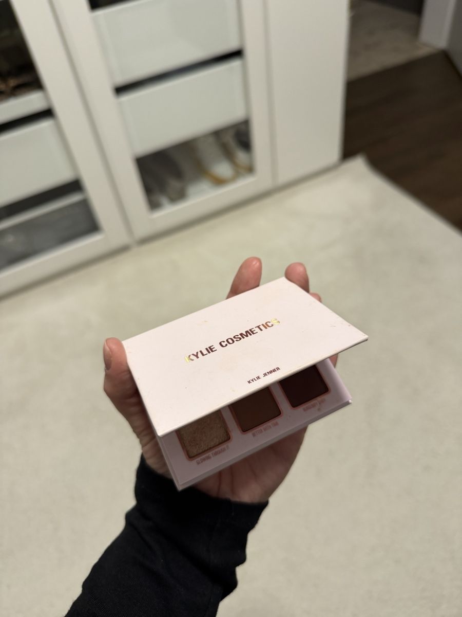 Make-up: Kylie Jenner Eyeshadow Palette – Nuovo (secondo la descrizione) da Münchenwiler venduto da AM3280