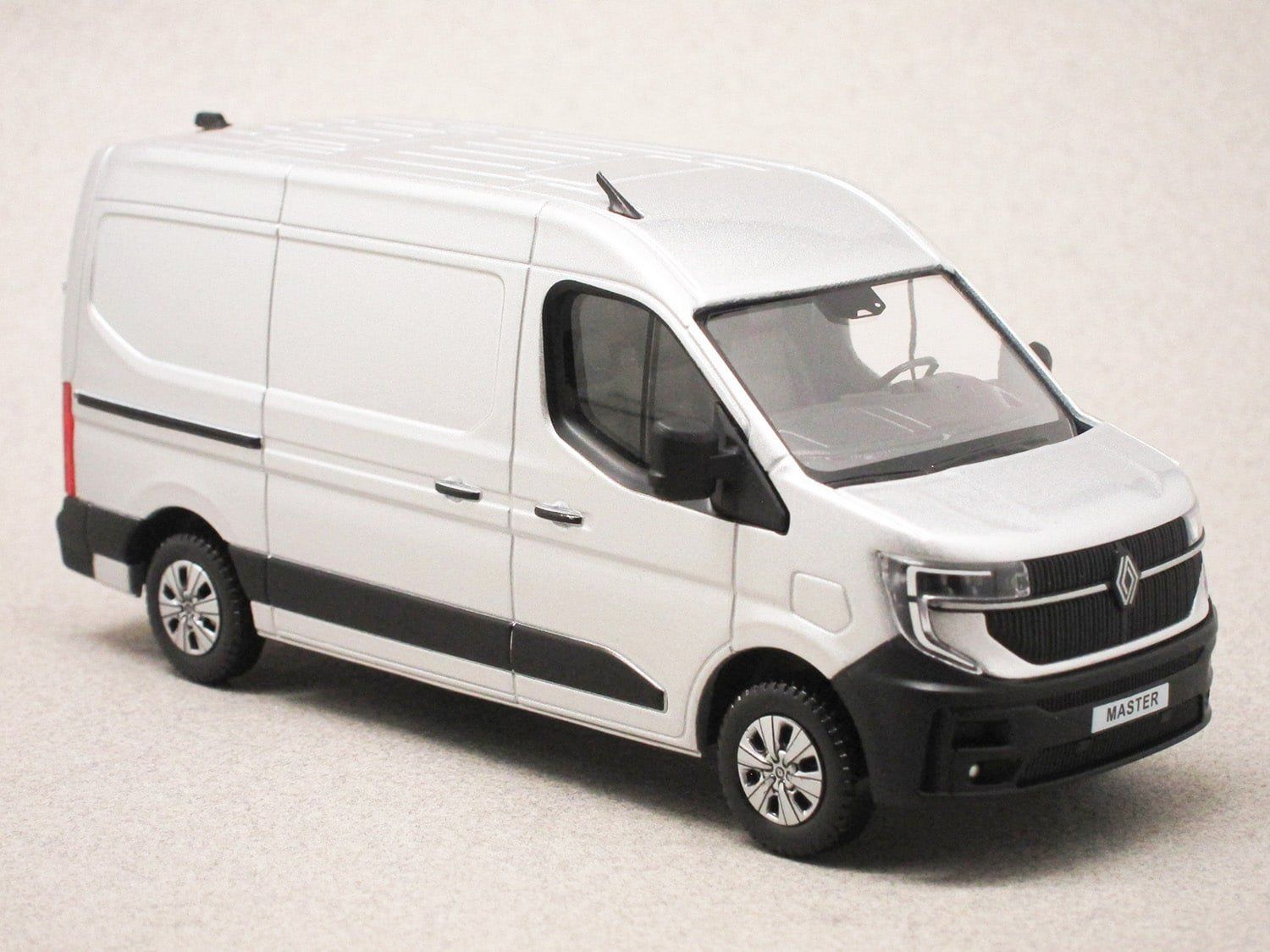 Renault Modellautos: Renault Master IV E-Tech seit 2024 silber met. / schwarz – Neu und originalverpackt aus Gerlafingen von espero88 8