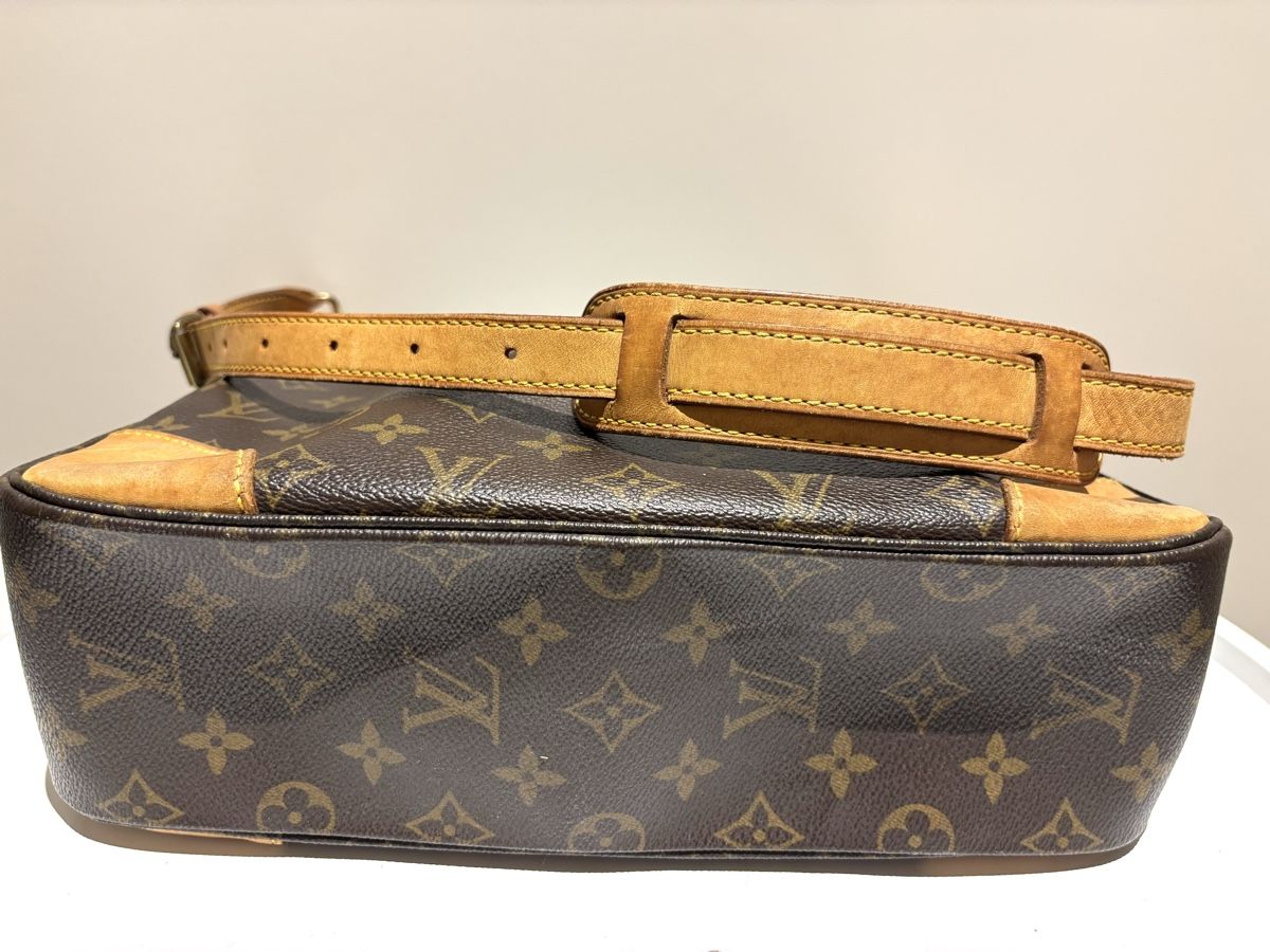 Louis Vuitton Taschen: Louis Vuitton Bologne 30 – Gebraucht aus Winterthur von Atelier.W 5