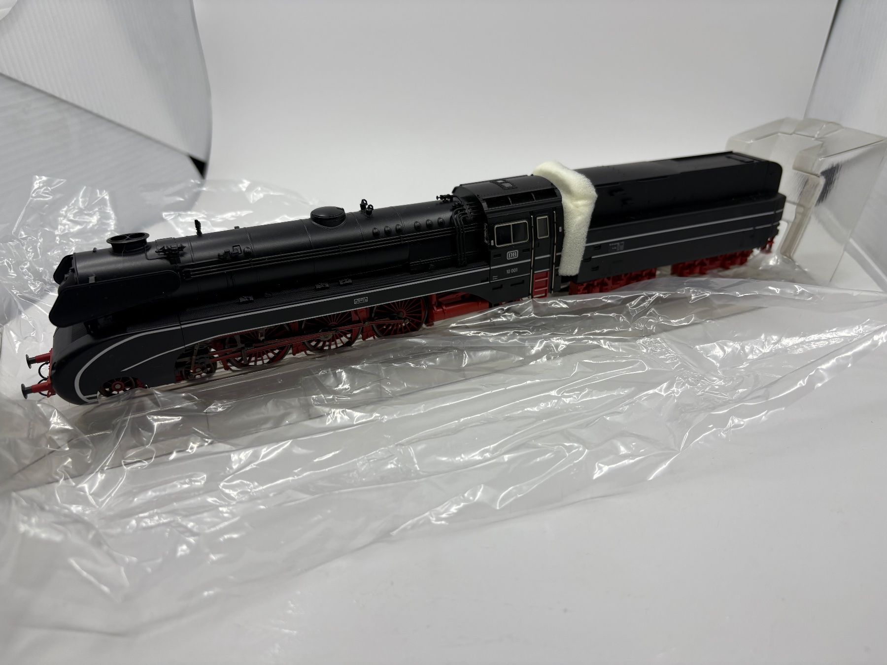 Märklin Modellini di ferrovie: Märklin DB BR 10 001 2/C/1 Digital H0 – Nuovo e nell'imballaggio originale da Forch venduto da Hanimann-Robinson 2