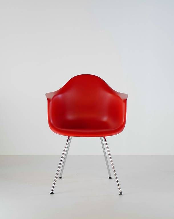 Vitra Stühle: Eames Armchair DAR in Rot  Original Vitra – Gebraucht aus Beromünster von VSNC