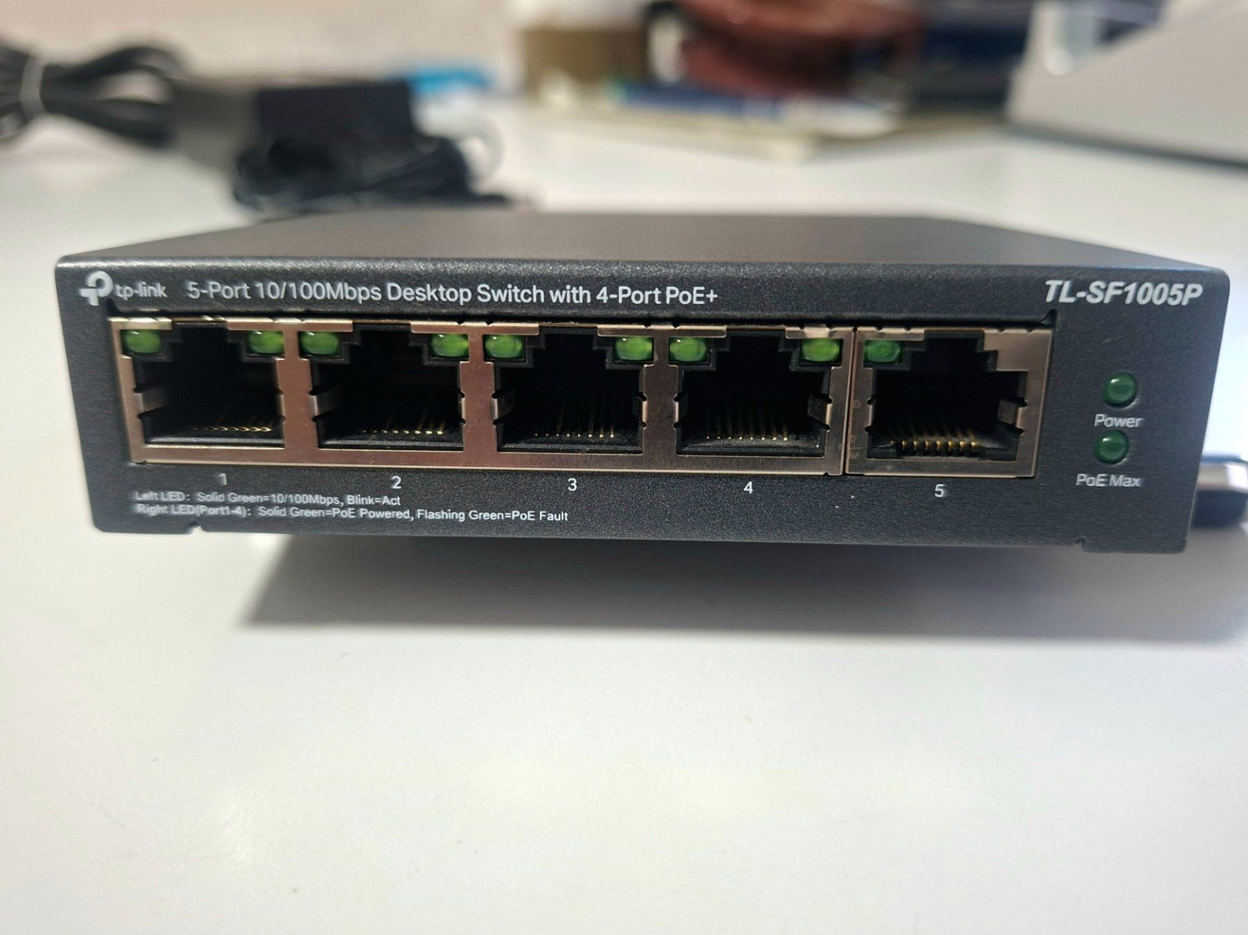 TP-Link Hubs & Switches: TP-Link TL-SF1005P – D'occasion à Uetikon am See par boxtoni
