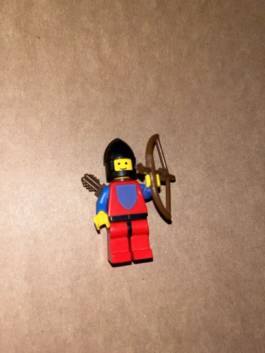 Lego Figuren: LEGO Ritter mit Bogen und Pfeil 🏹 – Gebraucht aus Neuenhof von Pixeline