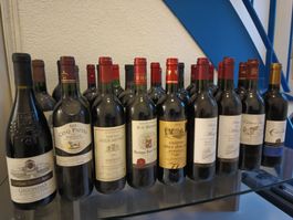 28 Flaschen diverse Weine (viele Bordeaux und andere)