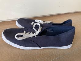 Neuwertige Turnschuhe/Sneaker Gr. 40