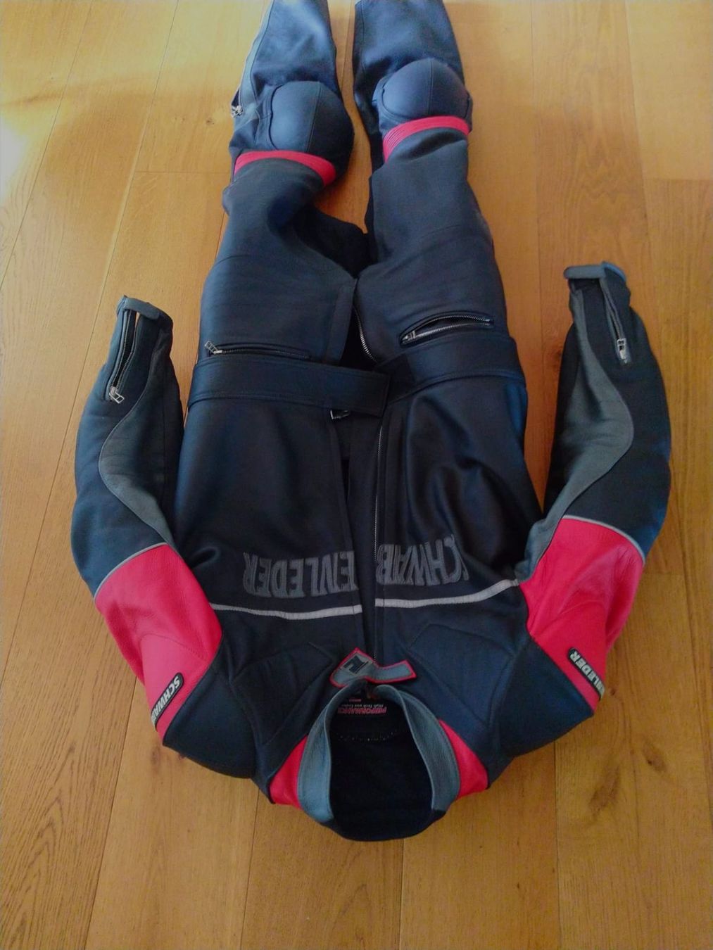Costumes: Motorrad Lederkombi Schwabenleder – D'occasion à Bern par hugentobleroune 3