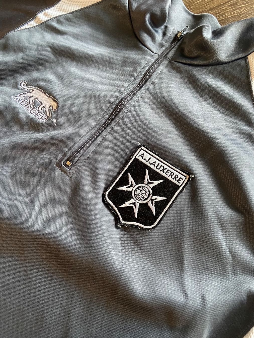 Leibchen & Hosen: AJ Auxerre Trainingspulli Gr. M – Gebraucht aus Muttenz von bargain_hunter 1