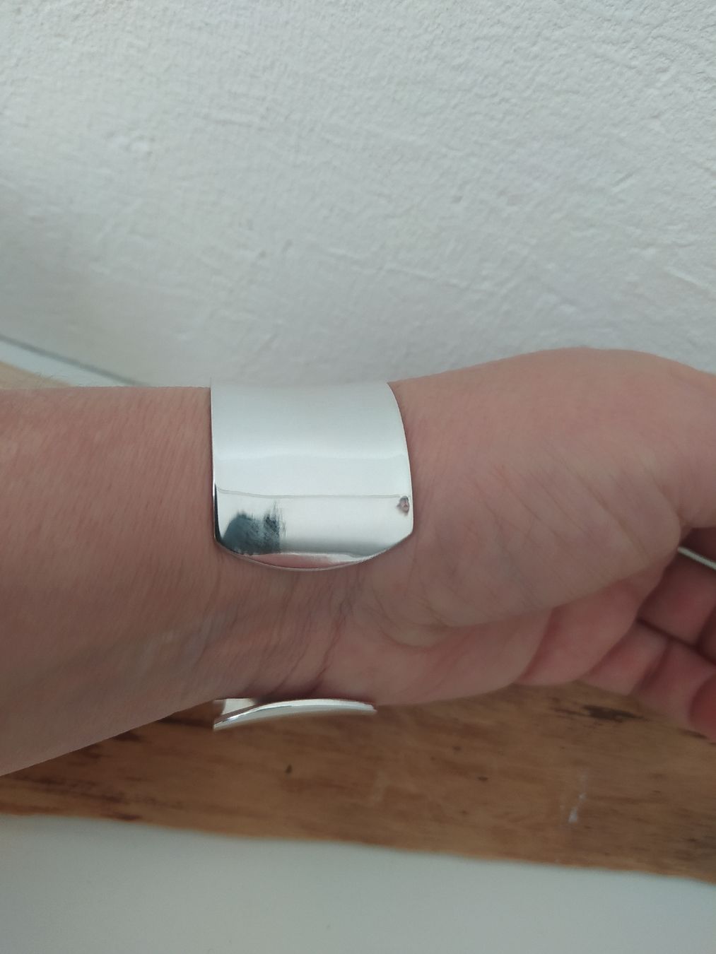 Bracciali & Braccialetti: Versilbertes Armband - Breit 3 cm. Verstellbar, Zeitlos, Neu – Nuovo e nell'imballaggio originale da Möhlin venduto da mik_h72m 3