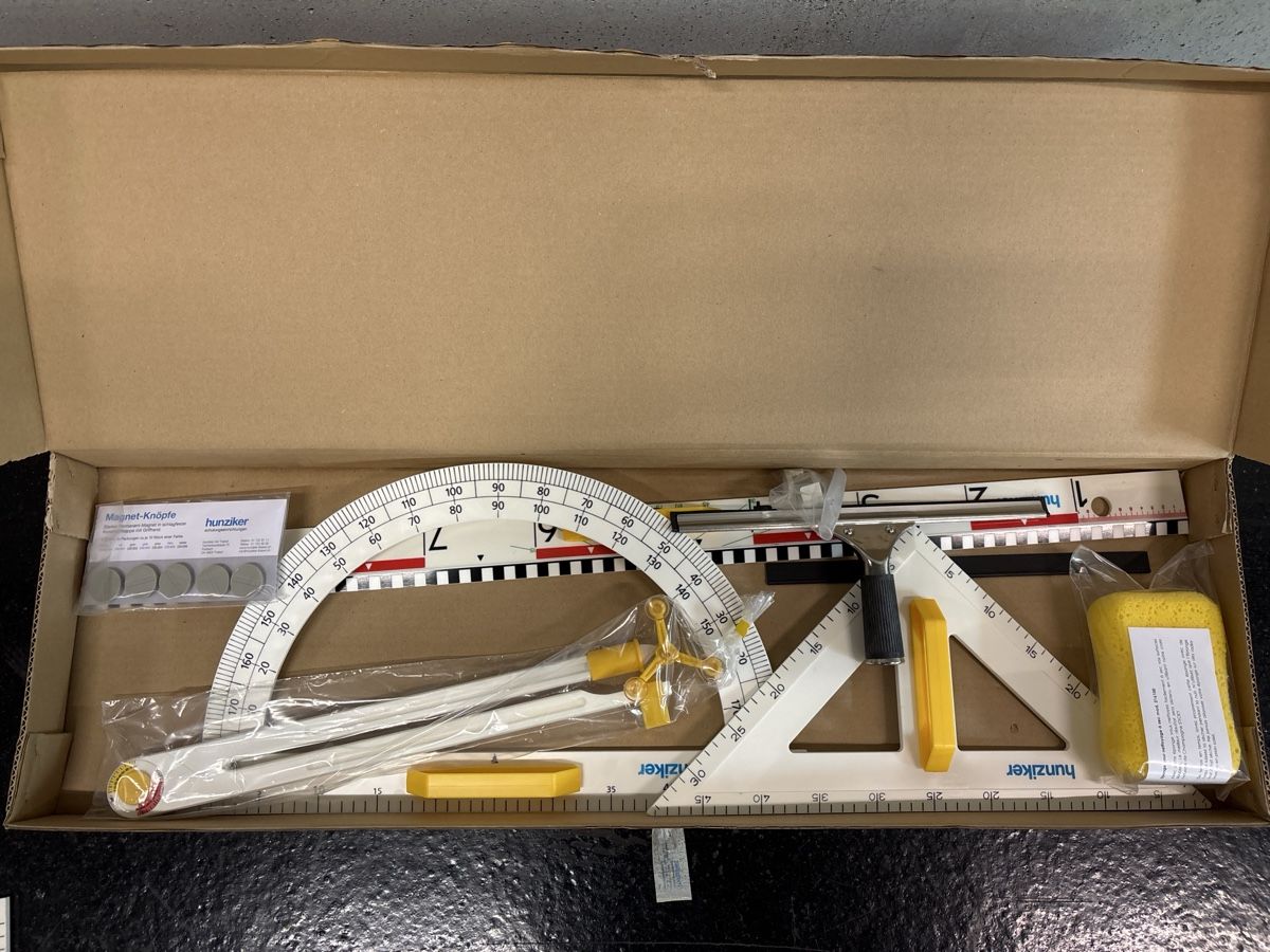 Misurare: Coffret instrument de mesures pour tableau blanc – Nuovo (secondo la descrizione) da Chêne-Bourg venduto da iva_6fxv