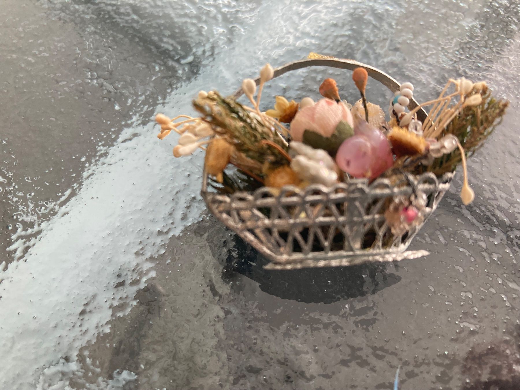 Case e mobili per bambole: Miniatur Blumen-Körbchen viktorianisch, mit Murano Vögelchen – Usato da Zürich venduto da kostbares 2
