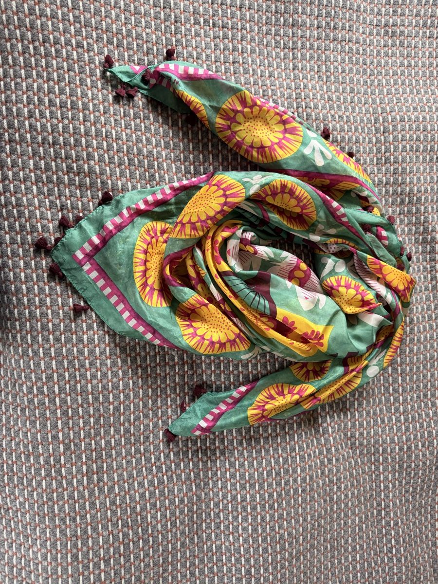 Max Mara Foulard & Sciarpe: Weekend MaxMara Scarf 100% silk Tassels Summer Boho – Nuovo (secondo la descrizione) da Männedorf venduto da iza04 2