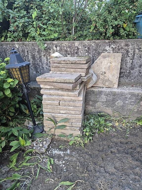 Rivestimenti per pavimenti: Betton-Gartenplatten 50x50 und 25x50 – Usato da Bern venduto da PhilippHa12