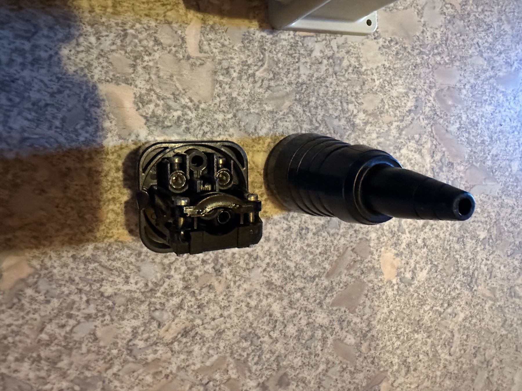 Spine: J 15 5 Poliger Stecker und Steckdose Wanddose – Usato da Huttwil venduto da Bolpa 8