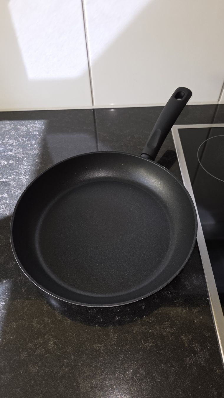 Migros Padelle: Migros Kitchen & Co. Basic, Bratpfanne, Ø 28 cm, flach – Usato da Zürich venduto da Lazarevcanin