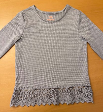 Pullover mit Rüschen grau134/140